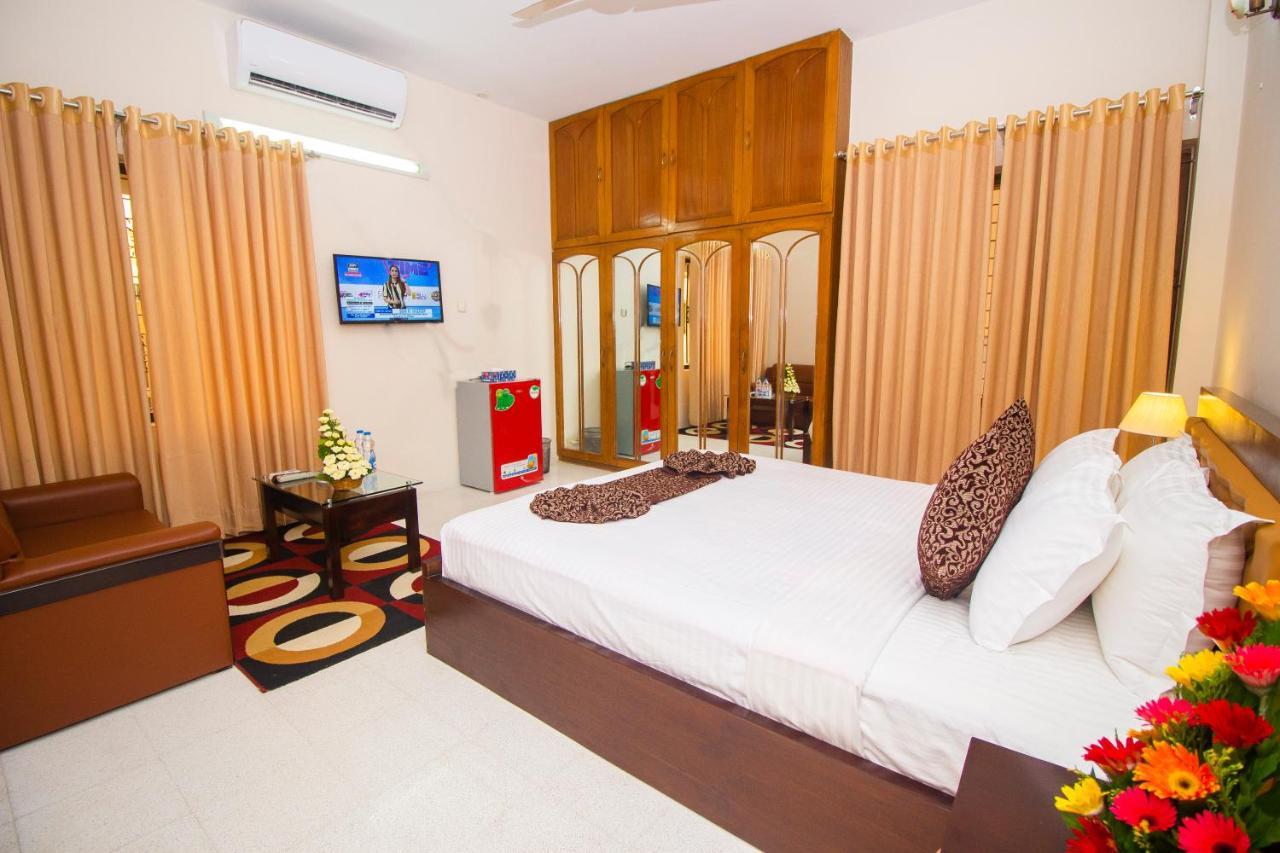 Hotel Suite Palace Dhaka Esterno foto