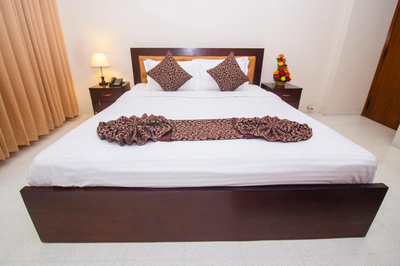 Hotel Suite Palace Dhaka Esterno foto