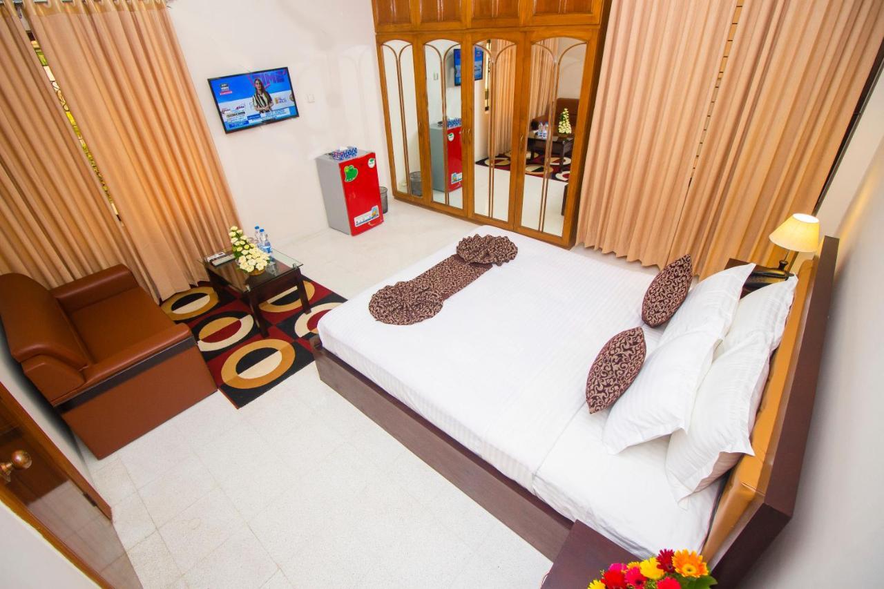 Hotel Suite Palace Dhaka Esterno foto