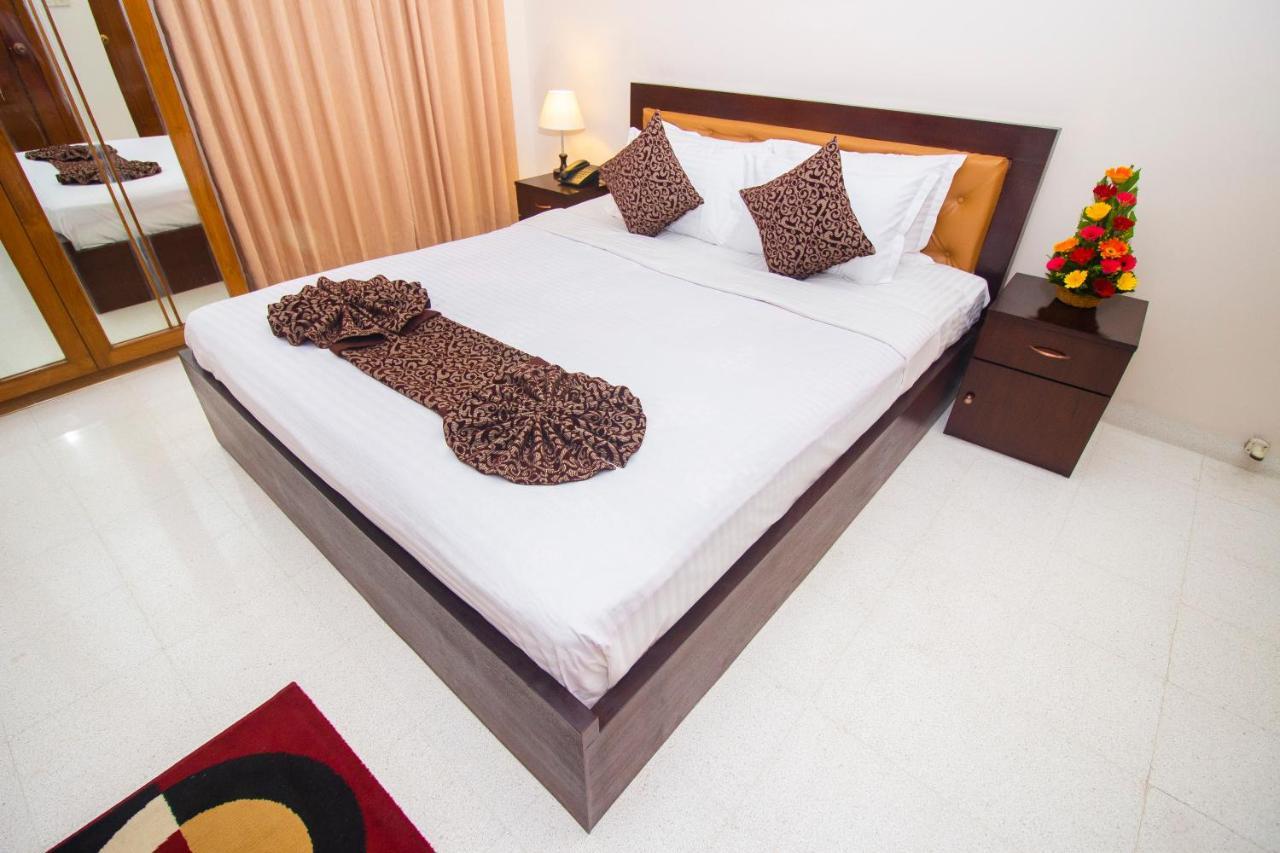 Hotel Suite Palace Dhaka Esterno foto
