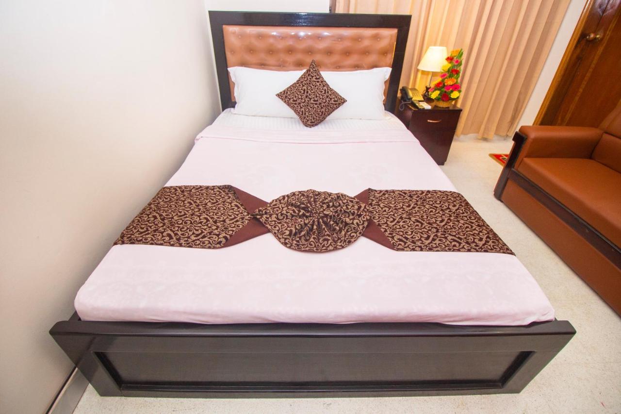 Hotel Suite Palace Dhaka Esterno foto