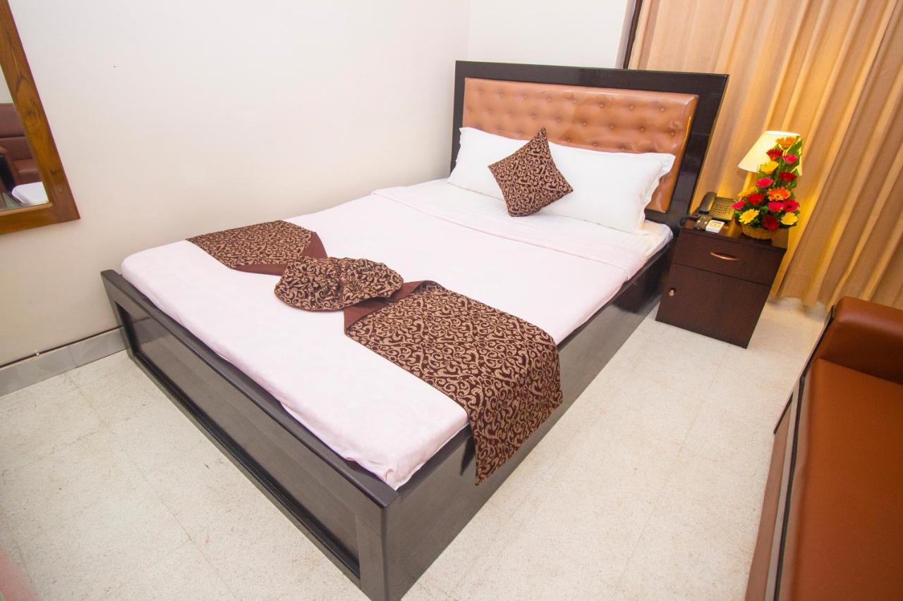 Hotel Suite Palace Dhaka Esterno foto