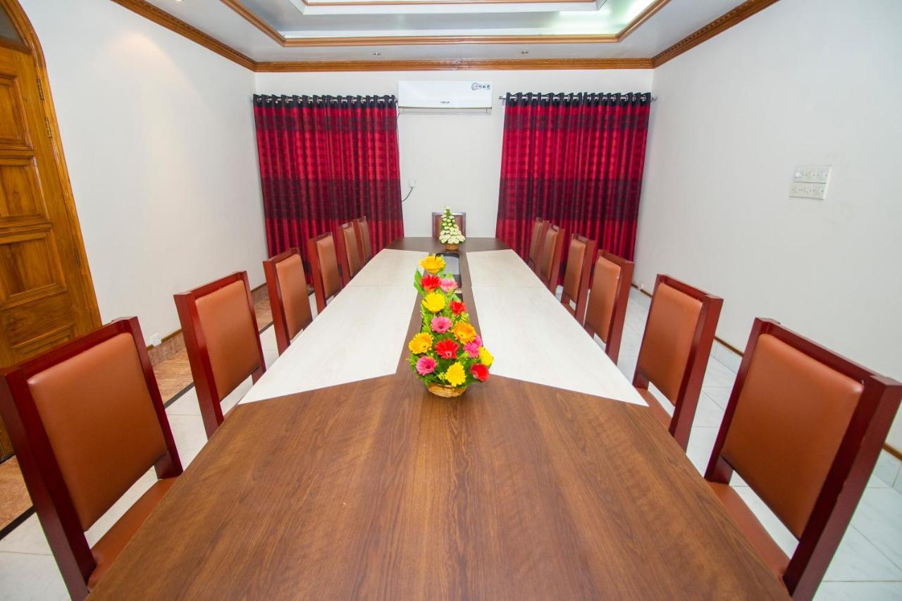 Hotel Suite Palace Dhaka Esterno foto