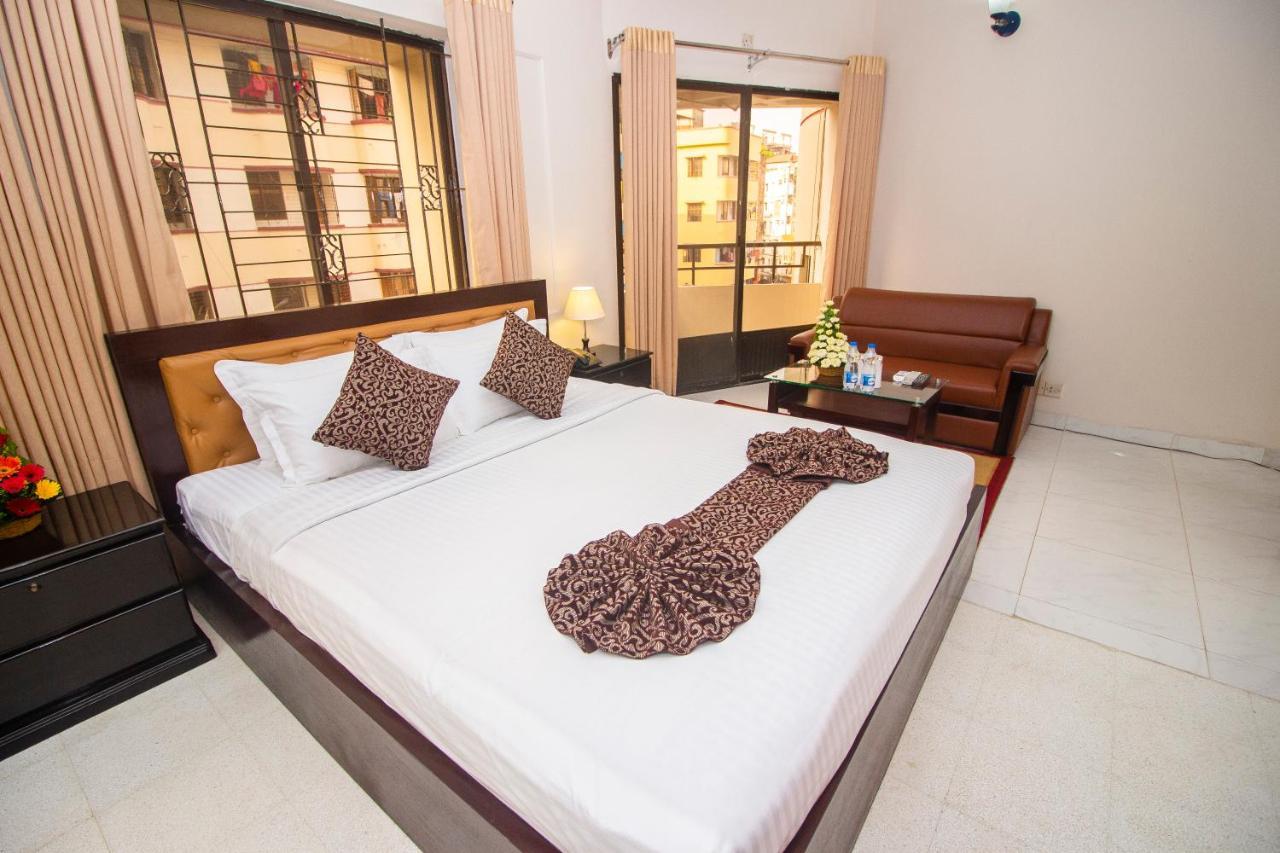 Hotel Suite Palace Dhaka Esterno foto