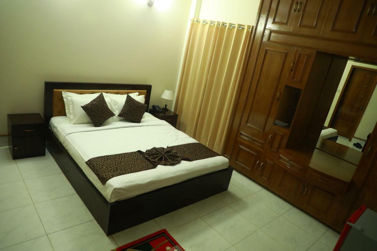 Hotel Suite Palace Dhaka Esterno foto